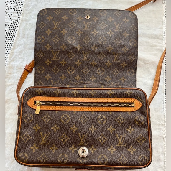Louis Vuitton St. Germain Crossbody Bag - Picture 7 of 14